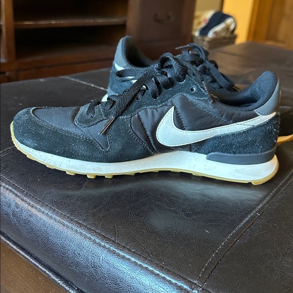 Black, white with gum sole Nike Sneakers - Picture 2 of 5